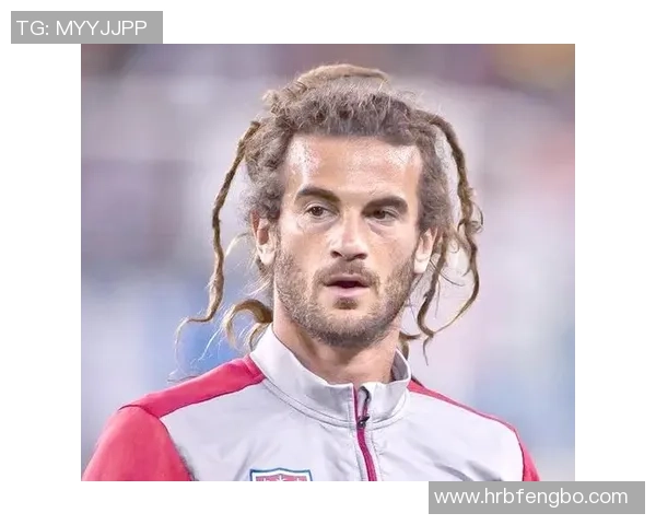 卷发足球球星的独特魅力与球场风采：从发型到技术的全方位解读