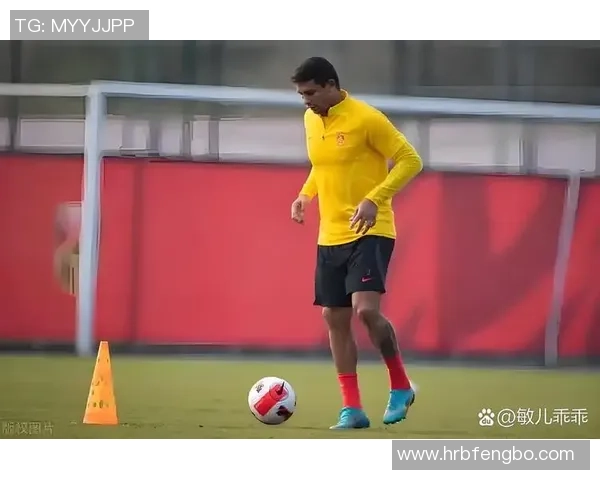 足球球星假摔偷笑瞬间曝光 引发球迷热议与赛场争议 足球球星假摔偷笑瞬间曝光 引发球迷热议与赛场争议